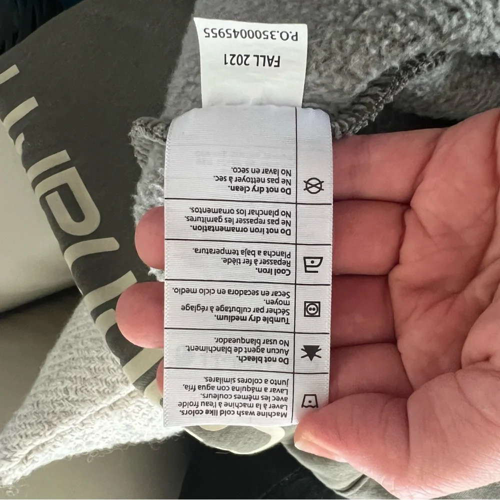 Women’s Carhartt Relaxed Fit Midweight Logo Graphic Hoodie - Picture 6 of 7